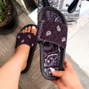 Black Bandana Pool Slide Sandal
